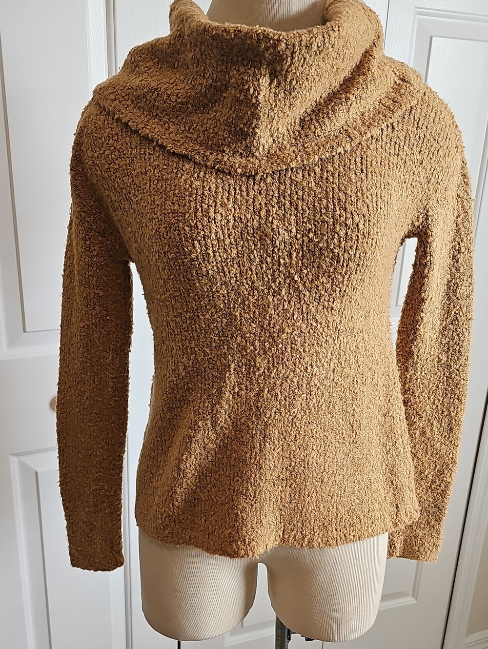 SO NWT Camel Bouclé Turtleneck Sweater. SOFT COZY. XS. Nice gift